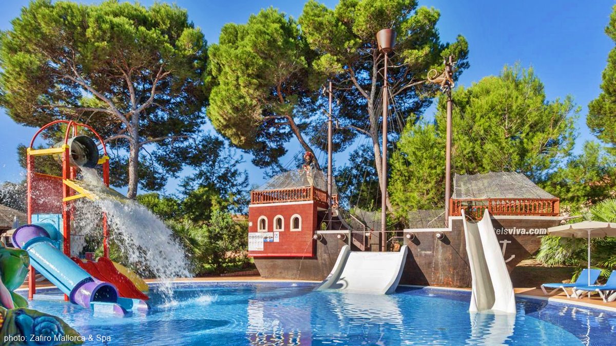 Zafiro Mallorca & Spa swimming